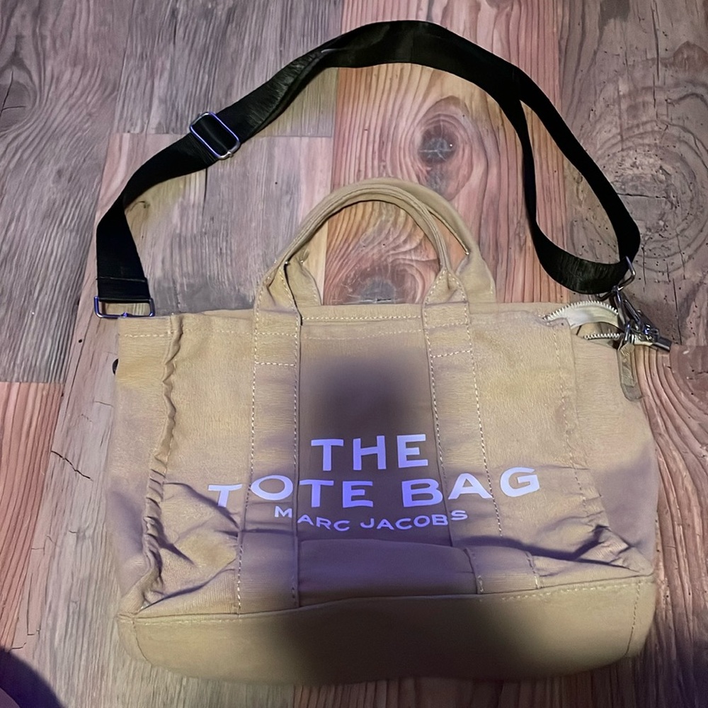 Marc Jacobs (The Tote Bag) crossbody